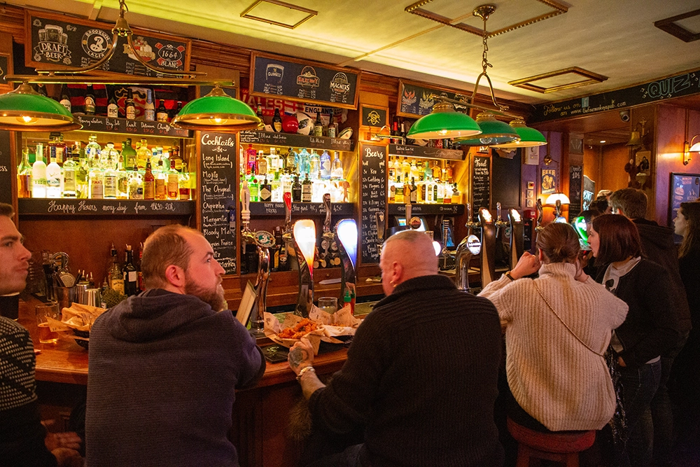 the four monkeys intérieur bar